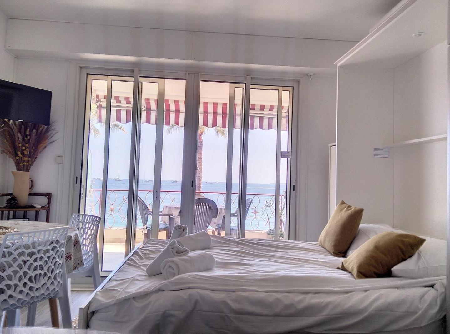 Constellation Apartment Juan-les-Pins Bagian luar foto