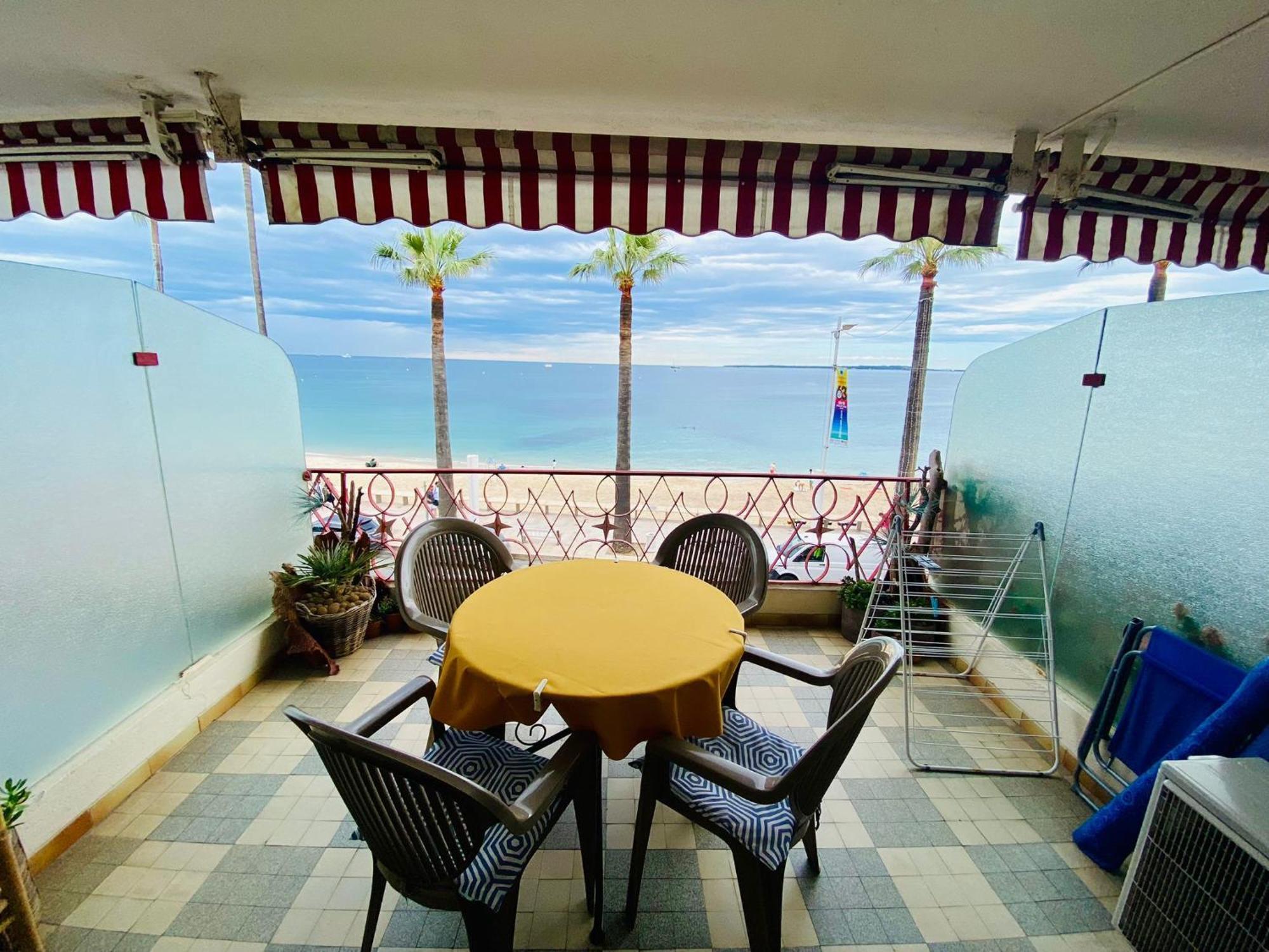 Constellation Apartment Juan-les-Pins Bagian luar foto